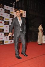 Akshay Kumar at Big Star Awards red carpet in Mumbai on 16th Dec 2012 (149).JPG